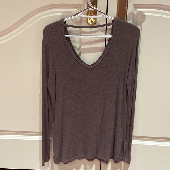 Garage v neck long sleeve - Picture 2 of 2
